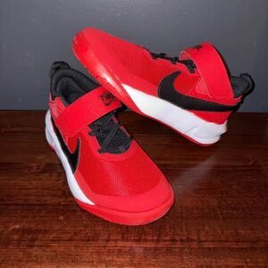 NEW! Nike Team Hustle Sneakers Shoes Boys 3